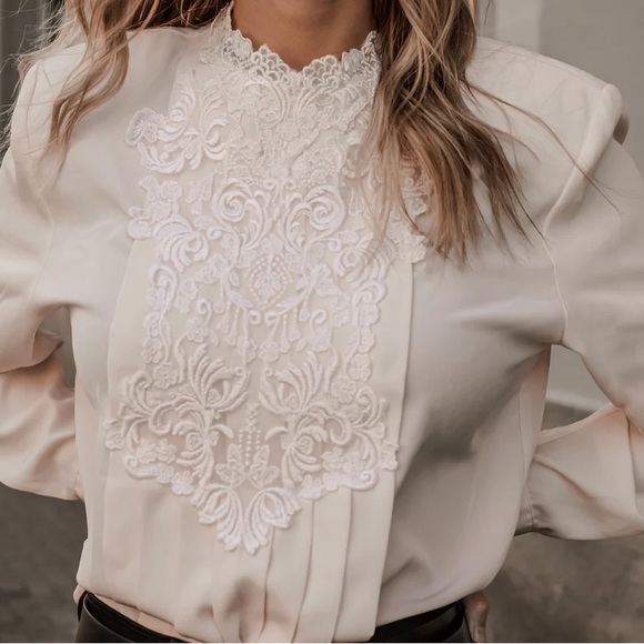 Vintage blouse size 6 petite - Picture 3 of 9